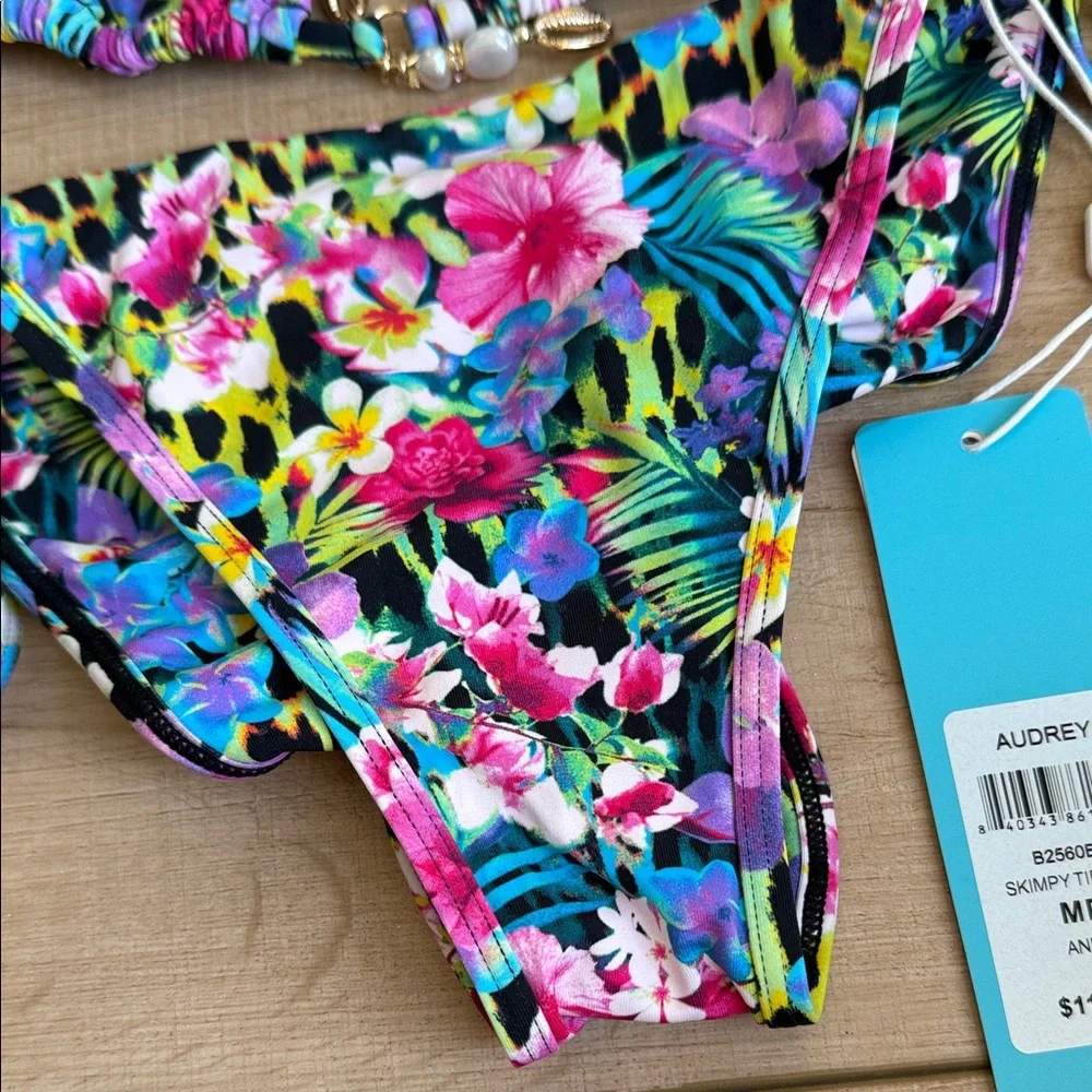 Beach Bunny Floral Bikini Set - Picture 2 of 4